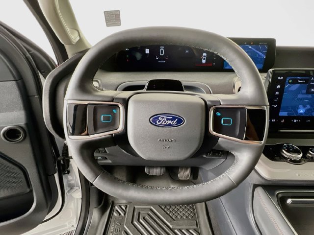 Used 2025 Ford Expedition Max Active AWD/4WD image 12