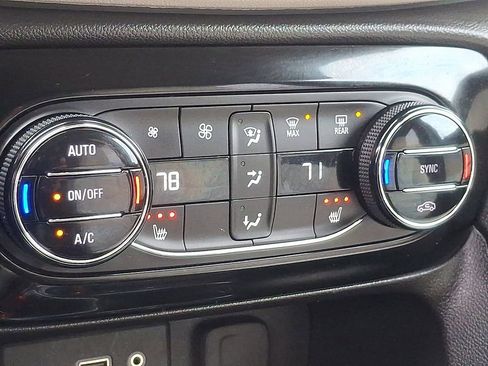 Used 2021 Buick Encore GX Select image 14