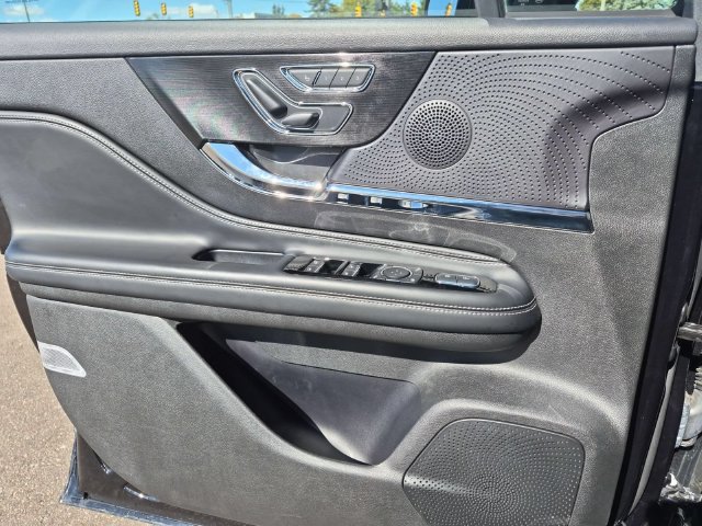 Used 2024 Lincoln Corsair AWD image 14