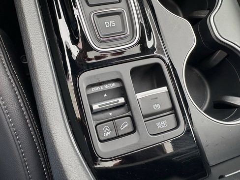 Certified 2025 Honda Pilot Touring image 25