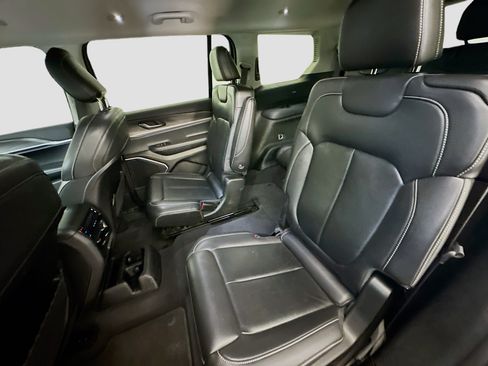 Used 2022 Jeep Grand Cherokee L Limited AWD/4WD image 28