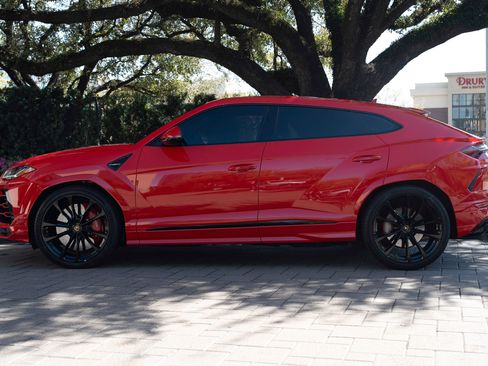 Used 2022 Lamborghini Urus AWD/4WD image 17