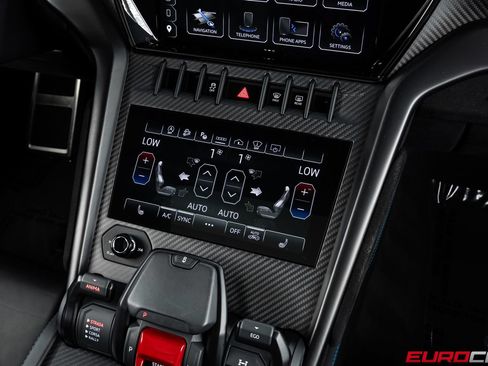 Used 2024 Lamborghini Urus Performante AWD/4WD image 39