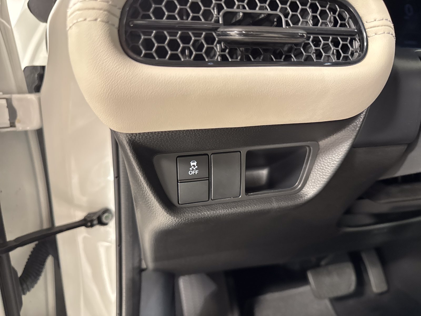 Certified 2024 Honda HR-V LX image 14