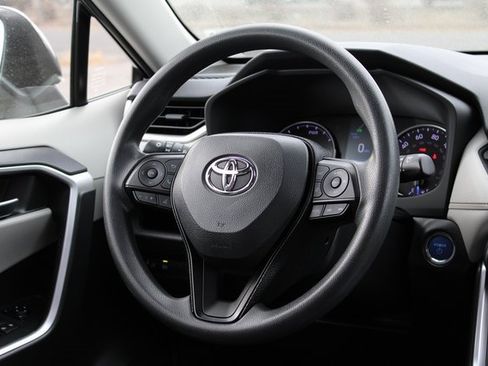 Used 2020 Toyota RAV4 XLE image 20