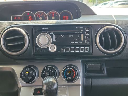 Used 2011 Scion xB FWD image 25