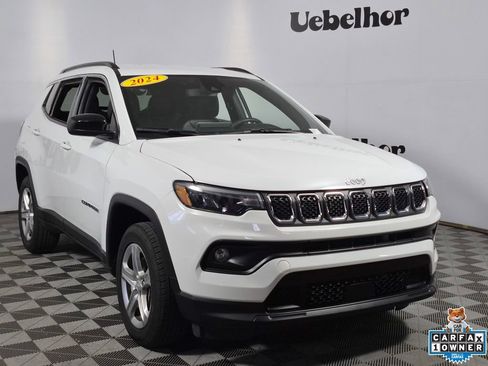 Used 2024 Jeep Compass Latitude AWD/4WD image 1
