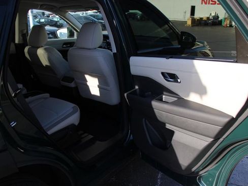 Certified 2025 Nissan Pathfinder SL w/ SL Premium Package AWD/4WD image 31