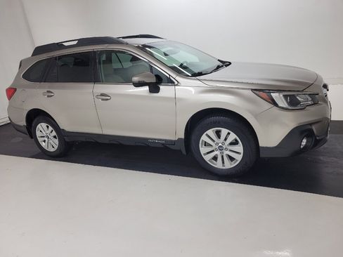 Used 2018 Subaru Outback 2.5i Premium AWD/4WD image 11