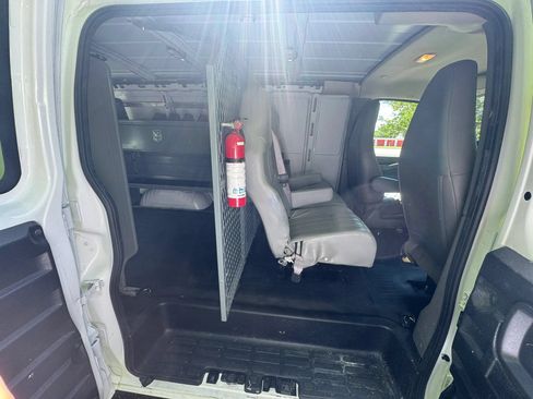Used 2017 Chevrolet Express 2500 RWD image 5
