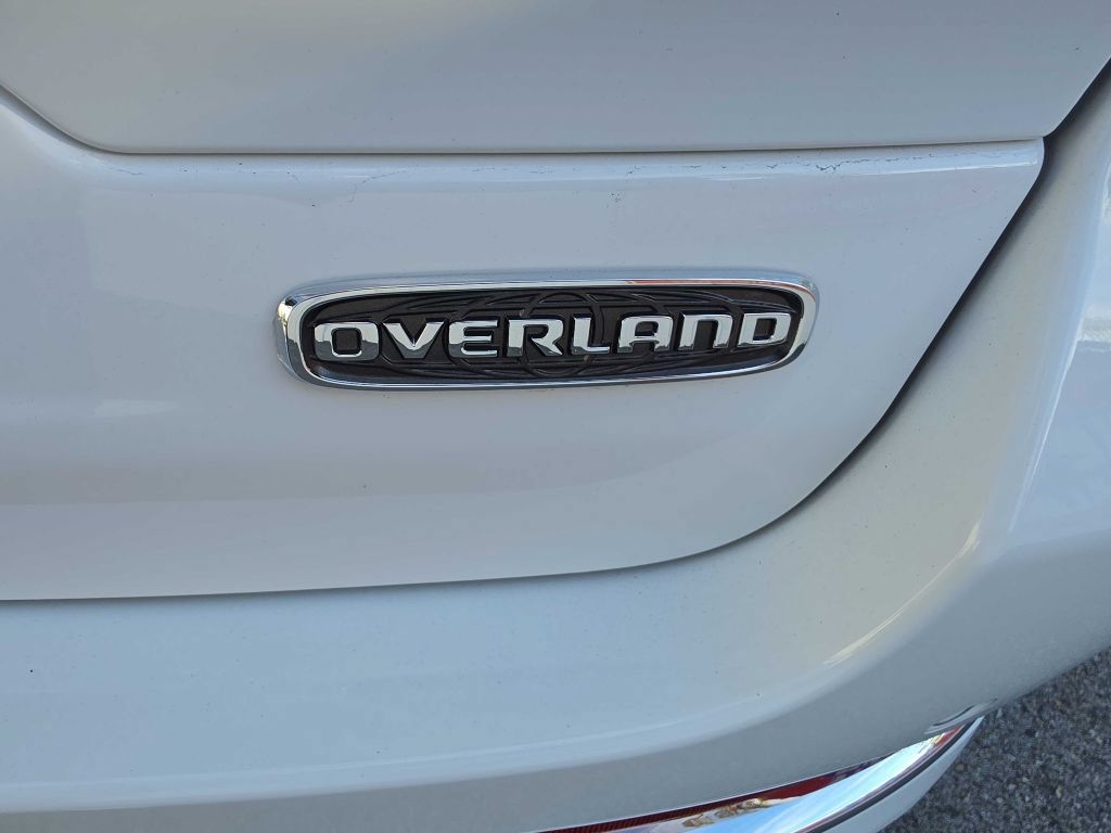 Used 2023 Jeep Grand Cherokee Overland w/ Luxury Tech Group IV AWD/4WD image 9