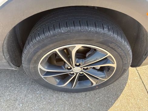 Used 2021 Buick Encore GX Select image 24