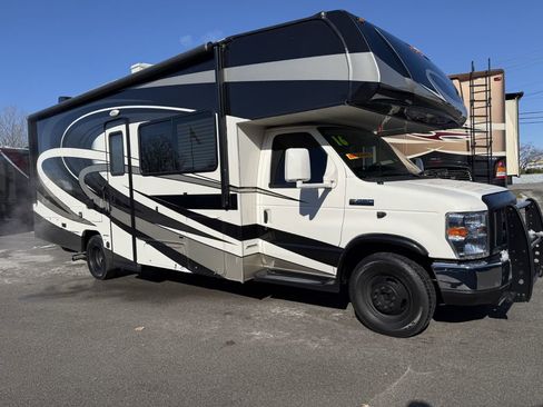 Used 2016 Ford E-450 and Econoline 450 Super Duty w/ Motorhome Prep Package image 32