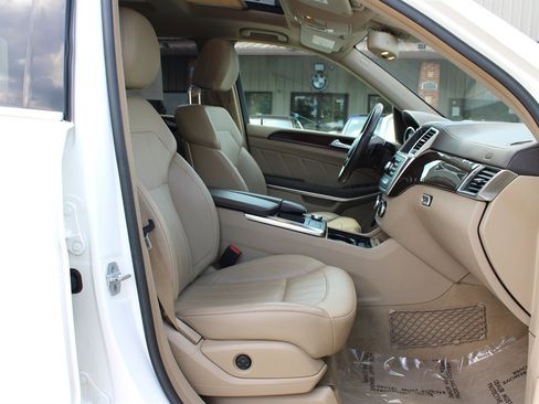 Used 2014 Mercedes-Benz GL 450 4MATIC w/ Appearance Package image 17