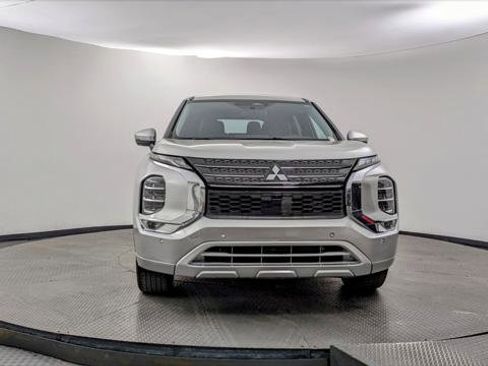 Used 2024 Mitsubishi Outlander SE image 12