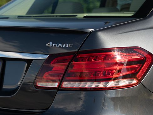 Used 2014 Mercedes-Benz E 350 4MATIC Sedan image 24