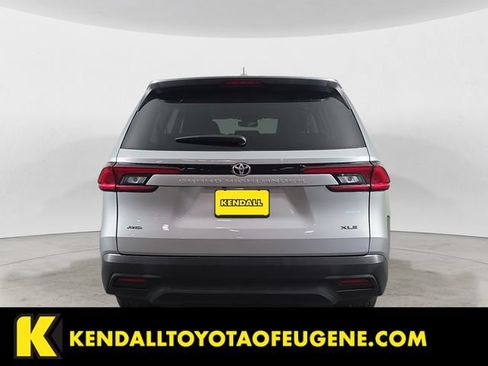 Used 2025 Toyota Grand Highlander AWD image 4