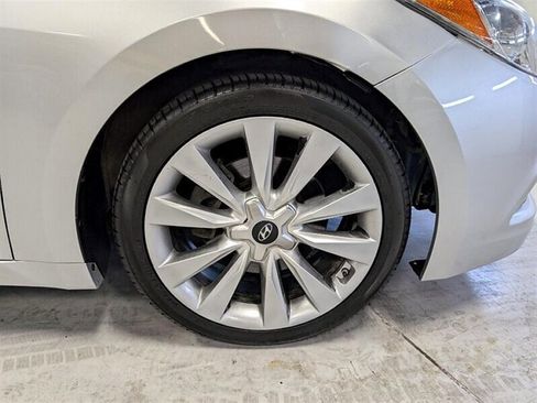 Used 2012 Hyundai Azera w/ Technology Pkg image 12