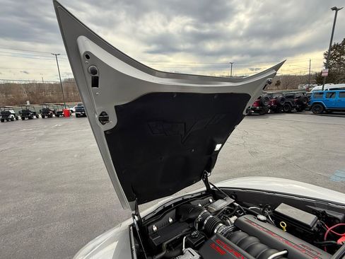 Used 2005 Chevrolet Corvette Convertible w/ Preferred Equipment Group image 36