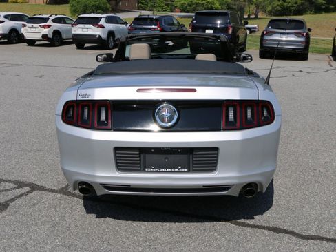 Used 2013 Ford Mustang Convertible RWD image 4