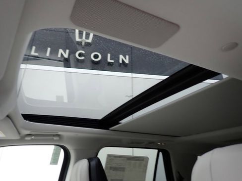 New 2025 Lincoln Navigator Reserve image 27