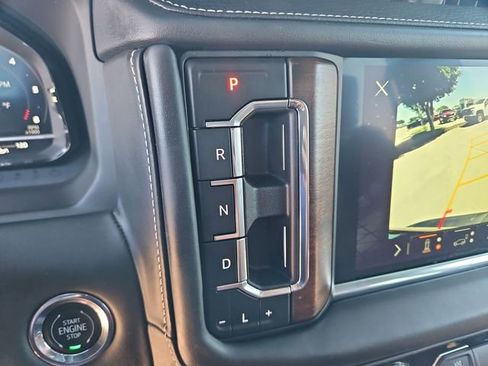 Used 2023 GMC Yukon XL Denali Ultimate AWD/4WD image 16