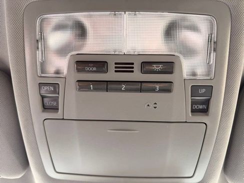 Used 2014 Toyota Highlander XLE AWD/4WD image 21