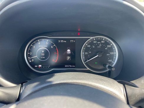 Used 2018 Nissan Kicks SV FWD image 16