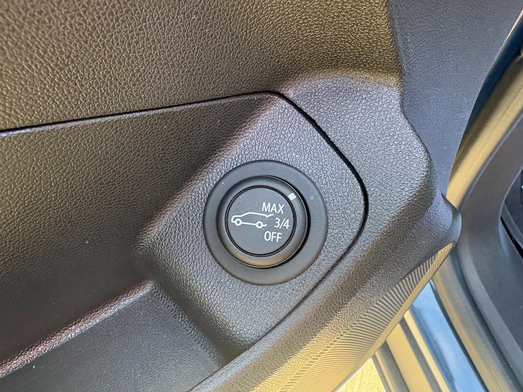 Used 2024 GMC Terrain SLE w/ Driver Convenience Package FWD image 15