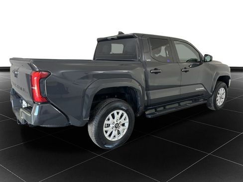 Used 2025 Toyota Tacoma SR5 image 5