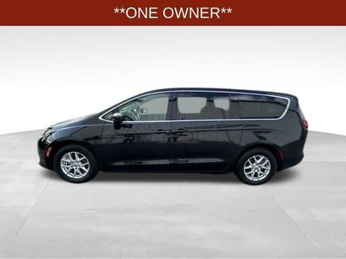 Used 2023 Chrysler Voyager LX FWD image 4
