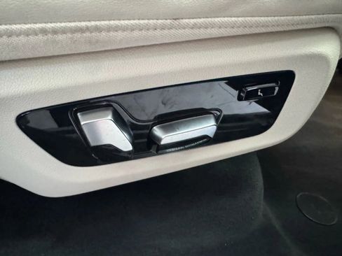 Used 2019 BMW X7 xDrive40i w/ Premium Package image 18