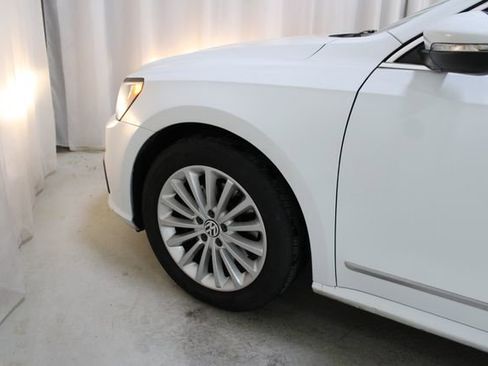 Used 2017 Volkswagen Passat 1.8T SE FWD image 31