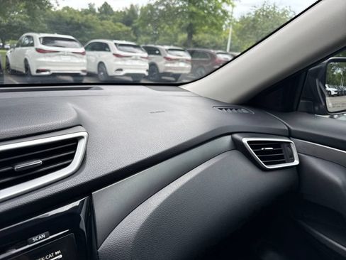 Used 2016 Nissan Rogue SV FWD image 88