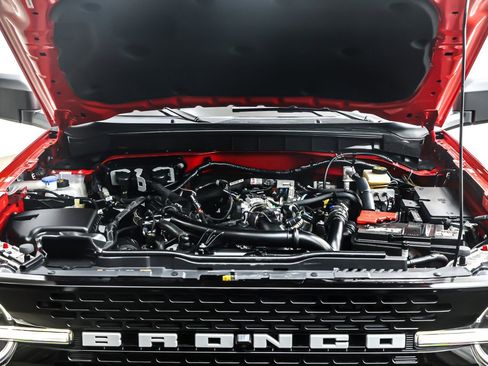 Used 2023 Ford Bronco Wildtrak image 11