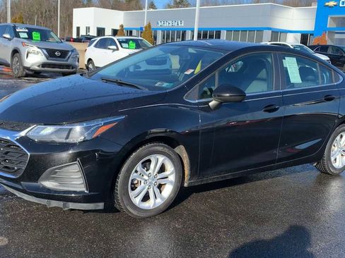 Used 2019 Chevrolet Cruze LT w/ Convenience Package image 4