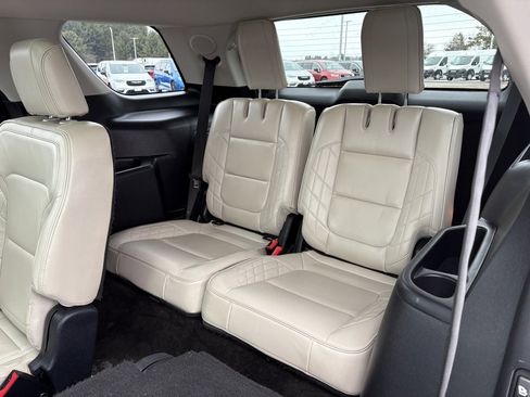 Used 2016 Ford Explorer Platinum image 15