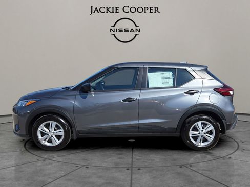 New 2025 Nissan Kicks Play S image 2