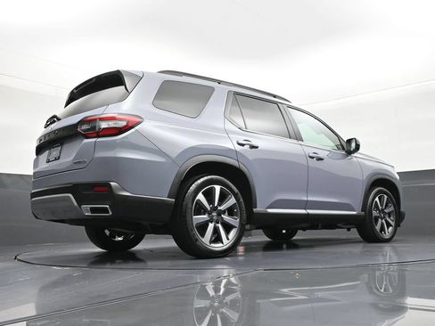 Used 2025 Honda Pilot Touring image 24