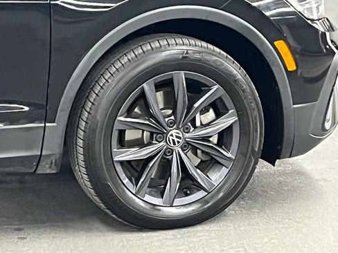 Certified 2022 Volkswagen Tiguan SE w/ Panoramic Sunroof Package image 41