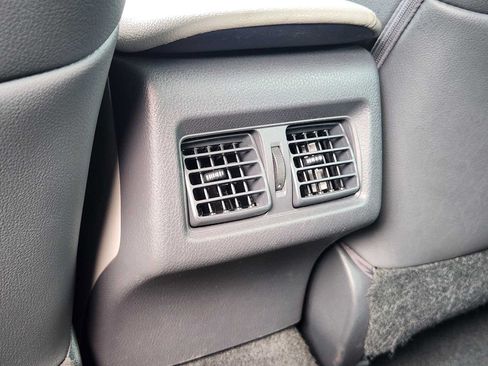 Used 2019 Toyota Camry XLE FWD image 29