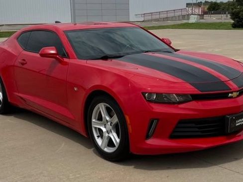 Used 2017 Chevrolet Camaro LT RWD image 9