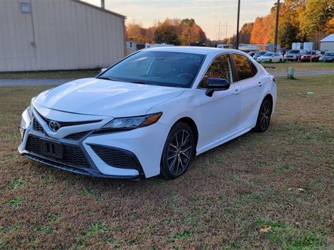 Used 2021 Toyota Camry SE FWD image 7