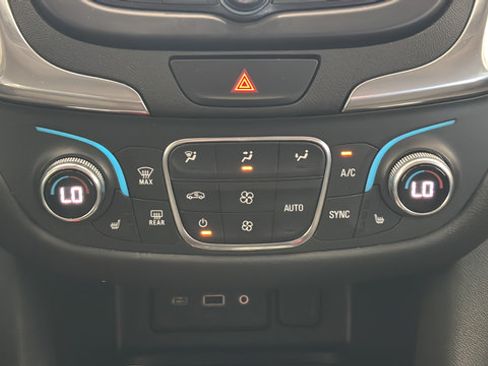 Used 2021 Chevrolet Equinox LT AWD/4WD image 18