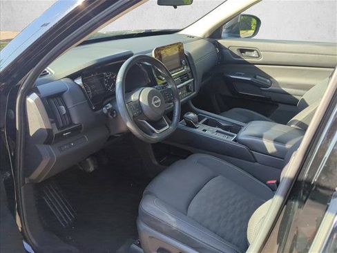 Used 2024 Nissan Pathfinder SV FWD image 11