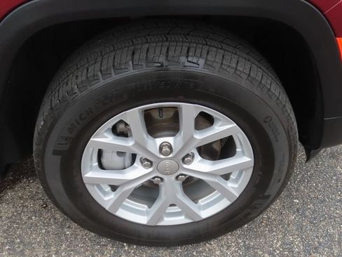 Used 2023 Jeep Grand Cherokee Limited AWD/4WD image 16