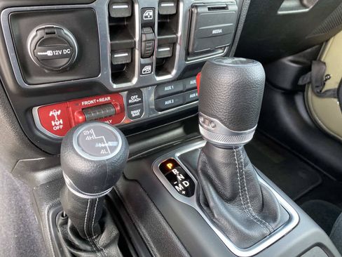Certified 2026 Jeep Wrangler Unlimited Rubicon AWD/4WD image 17