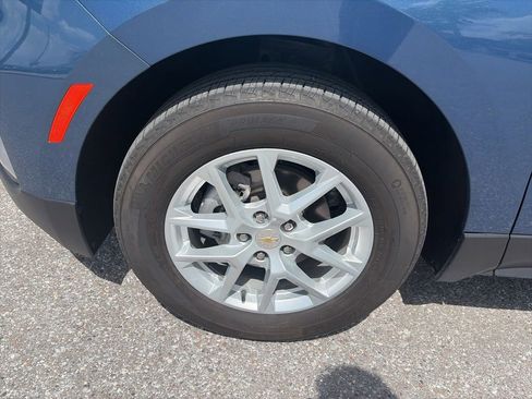 Used 2024 Chevrolet Equinox LT FWD image 11
