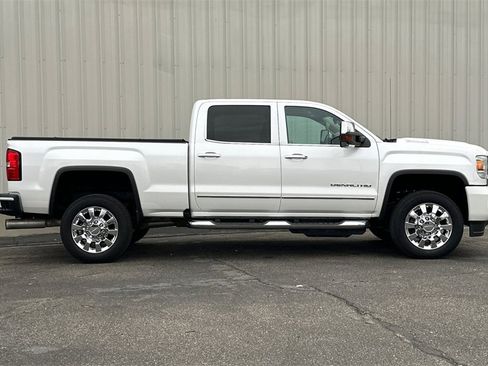 Used 2018 GMC Sierra 2500 Denali w/ Duramax Plus Package image 4