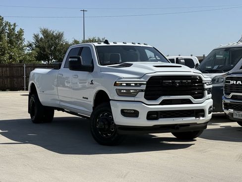 Used 2025 RAM 3500 Laramie AWD/4WD image 2